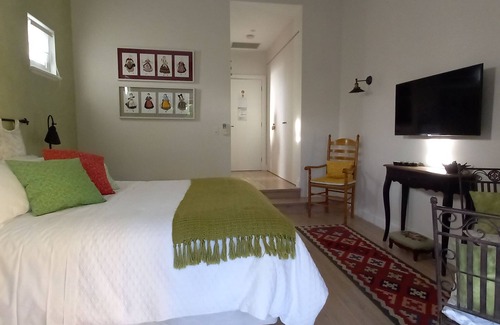 Nelson Bay Bed & Breakfast | L'Olivette B&B Olive RoomnFor 2 Adults OnlynUnsuitable for Children.