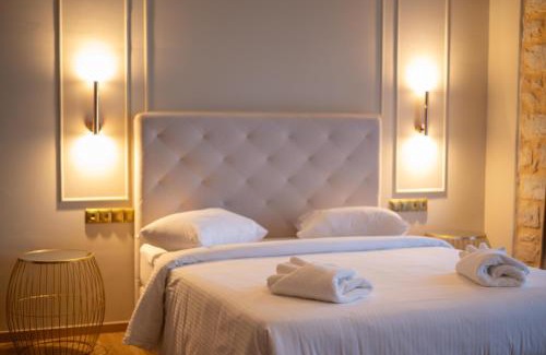 Gythio Hotel | L Suites The Writer's House