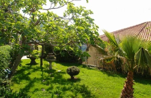 Torria Apartment | L'Ulivo di Sempre Bianco. Quietly located apartment at Torria, an old olive-growing mountain village