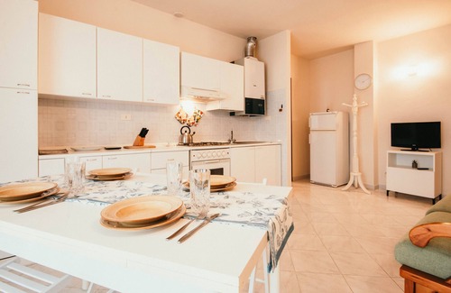 Luni Mare Apartment | L'Ulivo - Lakeside L&B