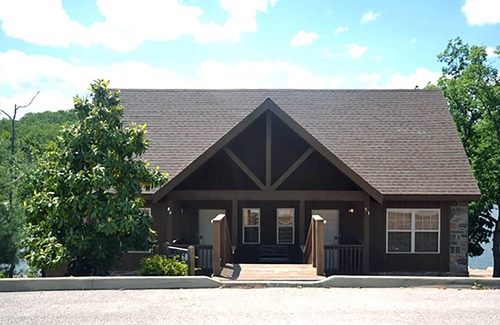Reeds Spring Cabin | L068A, 1-Br Lakefront Cabin, Stay 3+ Nts in September, Save 15% SEE DESC. BELOW