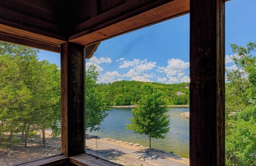 Reeds Spring Cabin | L072, 2Br, 2Ba, Sleep 8+, SEE DESC. for SUMMER SPECIAL