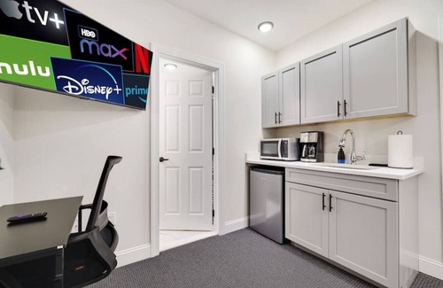 East Stroudsburg Apartment | L302 · The Lack - Queen Suite - B02