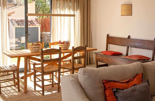 Tenzuela House | La Alberca Casa con jardín y piscina
