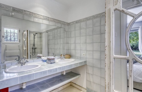 Gordes Other | La Bastide des Acantins in Gordes with hotel service