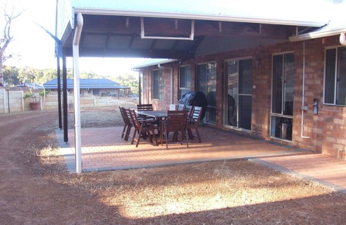 Lower Chittering House | La Belle Vue - Peaceful family retreat