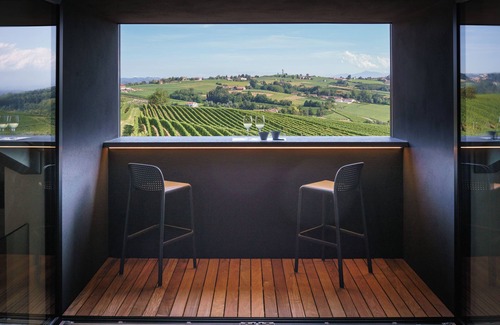 Barolo Apartment | La Bergeisa - Vineho in Barolo in the vineyards. Breakfast included