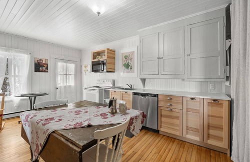 Saint-Joseph-de-la-Rive Other | La Brise du Temps - Maison du Patrimoine - Charlevoix