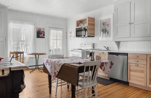 Saint-Joseph-de-la-Rive Other | La Brise du Temps - Maison du Patrimoine - Charlevoix