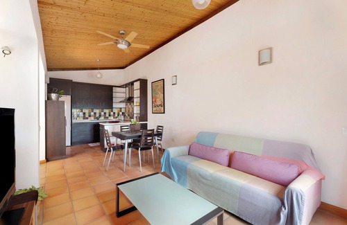 Playa San Juan Villa | 'La Calabacera Blanca' with Sea View, Shared Pool and Wi-Fi