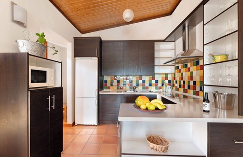 Playa San Juan Villa | 'La Calabacera Blanca' with Sea View, Shared Pool and Wi-Fi