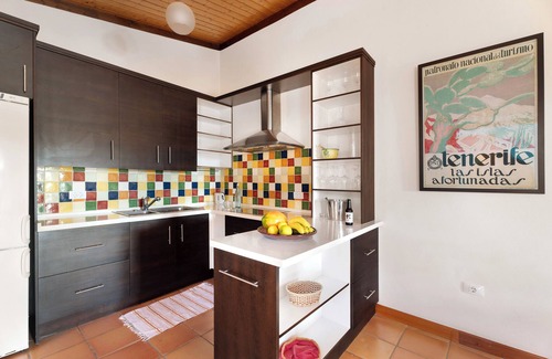 Playa San Juan Villa | 'La Calabacera Blanca' with Sea View, Shared Pool and Wi-Fi