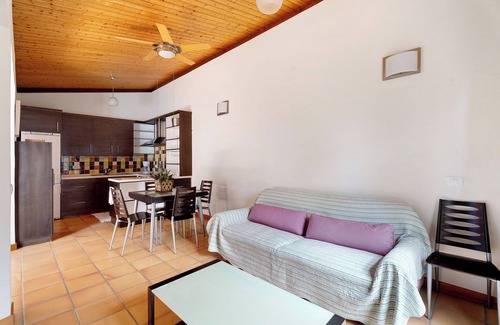 Playa San Juan Villa | 'La Calabacera Casa Amarilla' with Sea View, Shared Pool and Wi-Fi