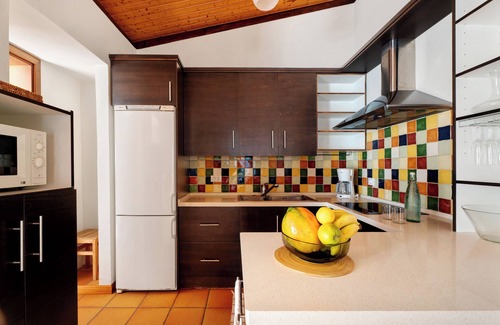 Playa San Juan Villa | 'La Calabacera Casa Amarilla' with Sea View, Shared Pool and Wi-Fi