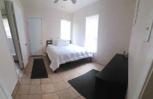 Killeen House | La Casa Azul-The Blue House Cozy Home Away From Home
