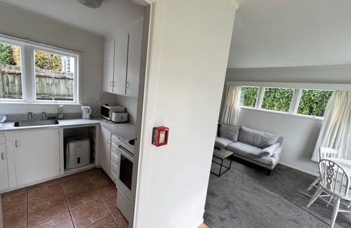 Epsom Apartment | La Casa Bonita Auckland Beautiful Apartment with Garden Views next 2 New Market.