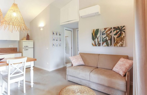 San Teodoro City Centre House | La casa di Debora with A/C & Wi-Fi