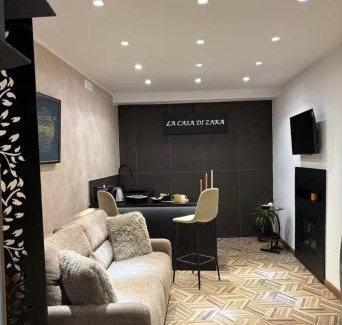 Naples Apartment | La Casa di Zara