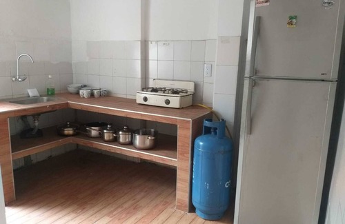 Popayan Cottage | La casa está ubicada cerca al centro, parqueadero gratis para vehículo mediano.