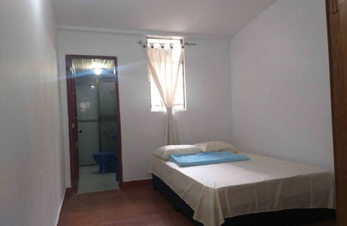 Popayan Cottage | La casa está ubicada cerca al centro, parqueadero gratis para vehículo mediano.