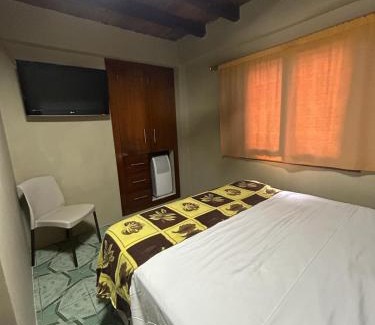 Olon Bed & Breakfast | La Casa Naranja Bed and Breakfast