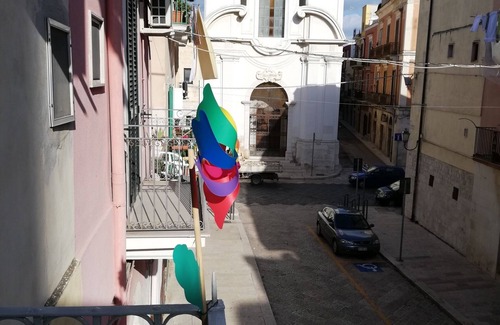 Barletta Apartment | "La Casetta di Carmen" studio apartment in the historic center and 300m from the sea