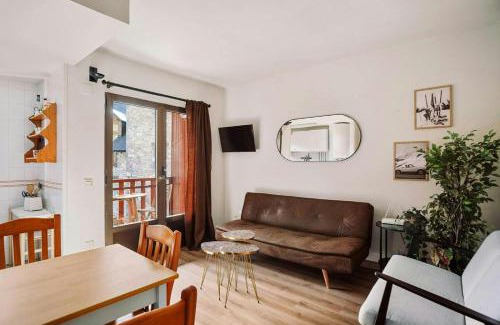 Sallent de Gallego Apartment | La Casita del Arbol by Cardi Suites