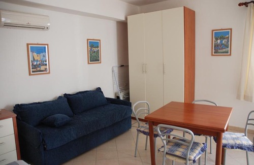 Ustica Apartment | La Cernia Bruna In Town