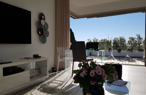 Falicon Apartment | La Consolate: 5* apartment, 90m2 terrace, panoramic sea view, private Jacuzzi