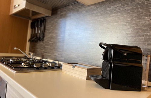 Carlazzo Apartment | La Dimora del Tasso - Vista Montagne con Giardino e Posto Auto Privato