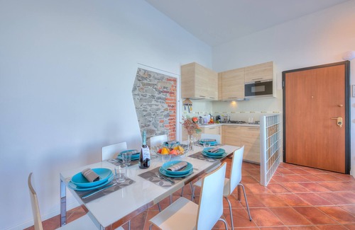 Arona Apartment | La Dolce Vita Pied dans L' Eau, Arona, Italy