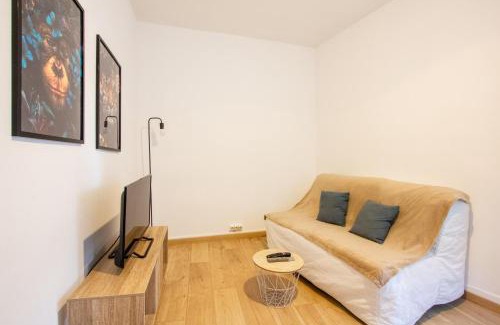 La Celle-sous-Gouzon Apartment | La Fosse aux Singes - 5 min to Fosse Dionne