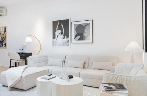 Downtown Montreal Apartment | La Galerie Privée Luxe & Impeccable Stay