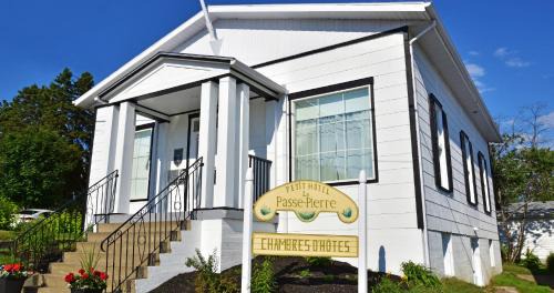 Tadoussac Hotel | La Galouine Auberge