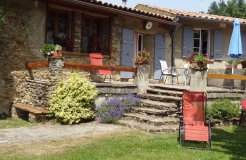 Montferrier Cottage | La grange neuve 3 étoiles, at the foot of Montségur castle, facing south