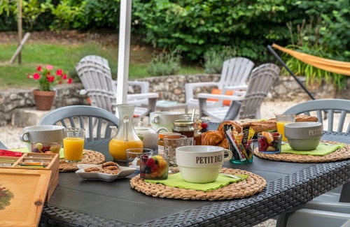 Limeyrat House | La Jandrine – Charming House with Private Heated Pool and Large Enclosed Garden