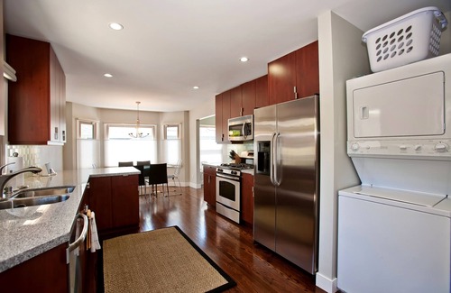 Beach Barber Tract Condo | La Jolla Beach and Village - Contemporary and Bright