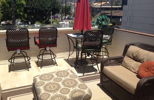 La Jolla Shores Apartment | La Jolla Shores 'Ocean Breeze Getaway', large patio, partial ocean view,sunsets