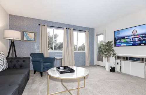 University City Condo | La Jolla UTC w/Pool, Sauna, Gym, Parking, King Bed - Long Term Stay Discounts
