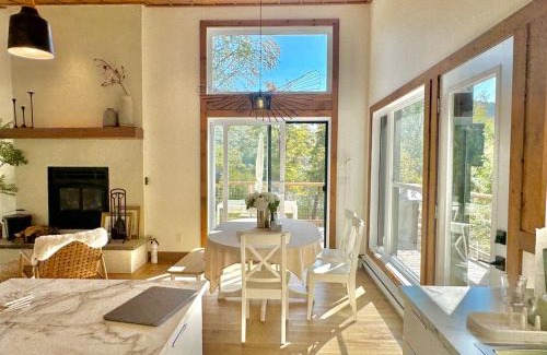 Amherst Ski Chalet | La Libellule- The Zen Lake House in Tremblant