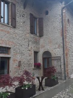 Marne Bed & Breakfast | La Locanda della Torre "Foresteria Lombarda"