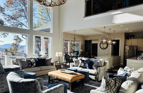 Black Mountain House | La Maison: Black Mt. Ultra Luxury 6 BR Ensuites in Catawba Falls Preserve