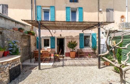 Carpentras House | La maison d'à côté, charming town house near Mont Ventoux