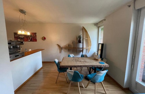 Guilhemery Apartment | La Maison des Fleurs