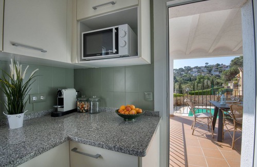 Pals Ski Chalet | LA MAISON DES VACANCES: Beautiful house with private pool and sea views in Pals