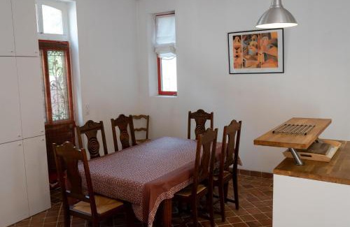 Saint-Sauveur-en-Puisaye House | La Maison Rouge