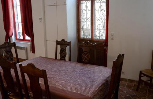 Saint-Sauveur-en-Puisaye House | La Maison Rouge