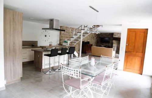 Usclades-et-Rieutord House | La Maison des Pierres Ardèchoises facing the Loire River