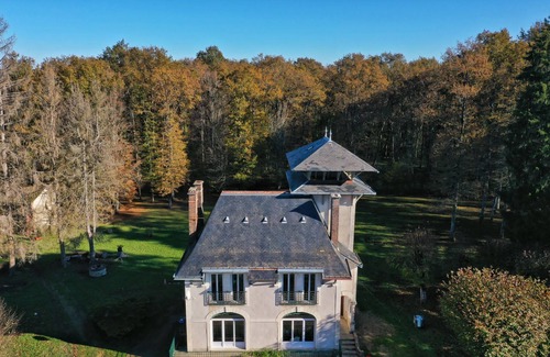 Saint-Sauveur-en-Puisaye House | La maison Maroc, a house nestled in a 2-hectare park