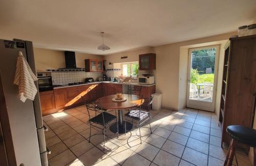 Camembert House | La maisons aux volets bleus